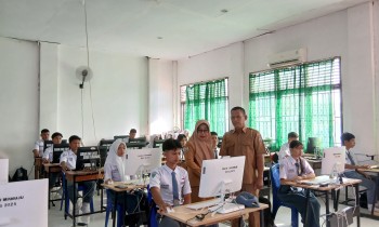 ANBK 2025 Digelar di SMAN 1 Mamuju, Kepala Sekolah Pantau Langsung Jalannya Asesmen