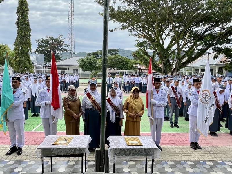 Pelantikan Pengurus MPK/OSIS Periode 2024/2025 UPTD SMA Negeri 1 Mamuju