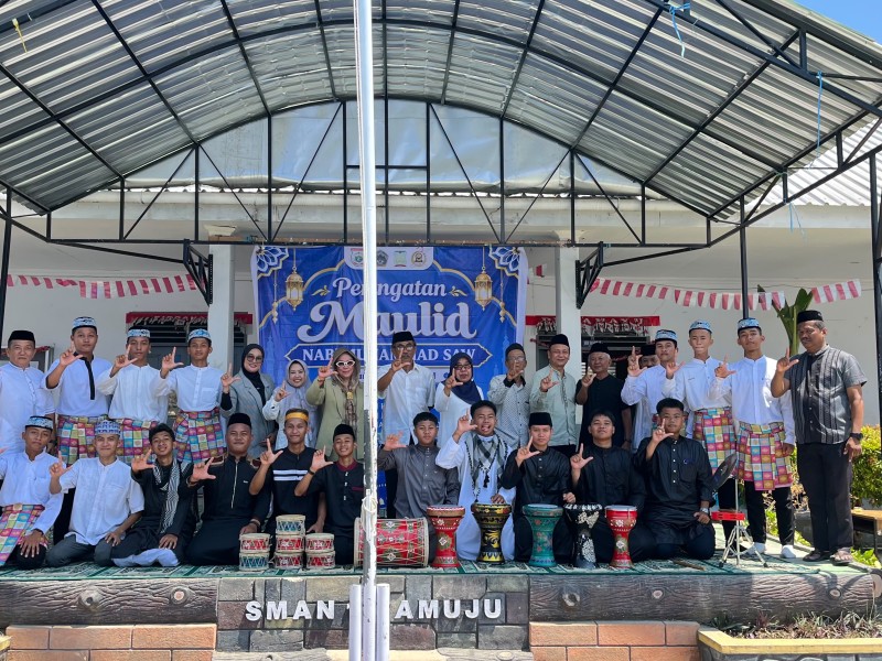 Peringatan Maulid Nabi Muhammad SAW di UPTD SMAN 1 Mamuju Berlangsung Meriah