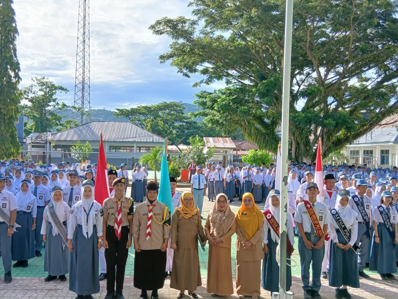 Serah Terima Jabatan Pengurus MPK/OSIS Periode 2025–2026 Digelar dalam Upacara Bendera