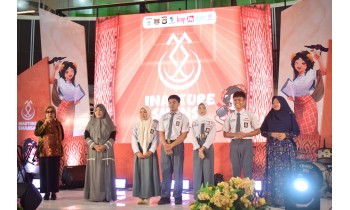 Kepala UPTD SMAN 1 Mamuju Lepas Siswa-Siswi Menuju Ajang Nasional FLS3N 2025