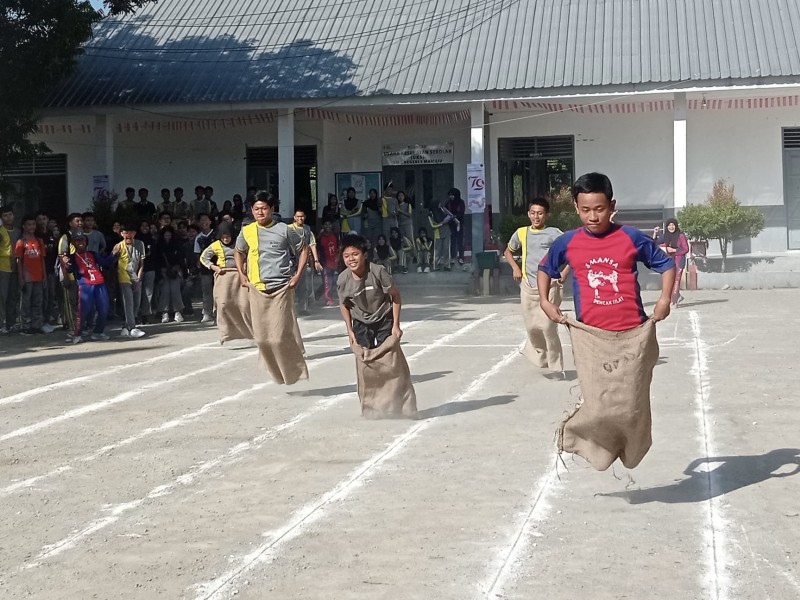 UPTD SMAN 1 Mamuju Sambut HUT ke-79 RI Dengan Lomba Olahraga Tradisional