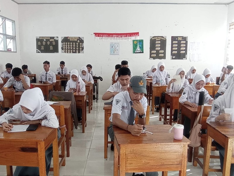UPTD SMA Negeri 1 Mamuju Terapkan Ujian Akhir Semester Berbasis Teknologi