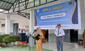 Siswa Baru Ikuti Upacara Pembukaan MPLS di SMAN 1 Mamuju