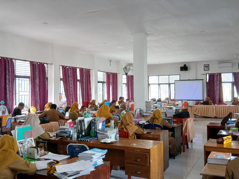 UPTD SMAN 1 Mamuju Evaluasi Pelaksanaan PBM