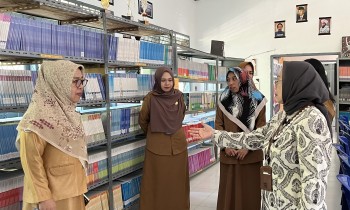 Jalani Visitasi, Perpustakaan SMAN 1 Mamuju Semakin Maju