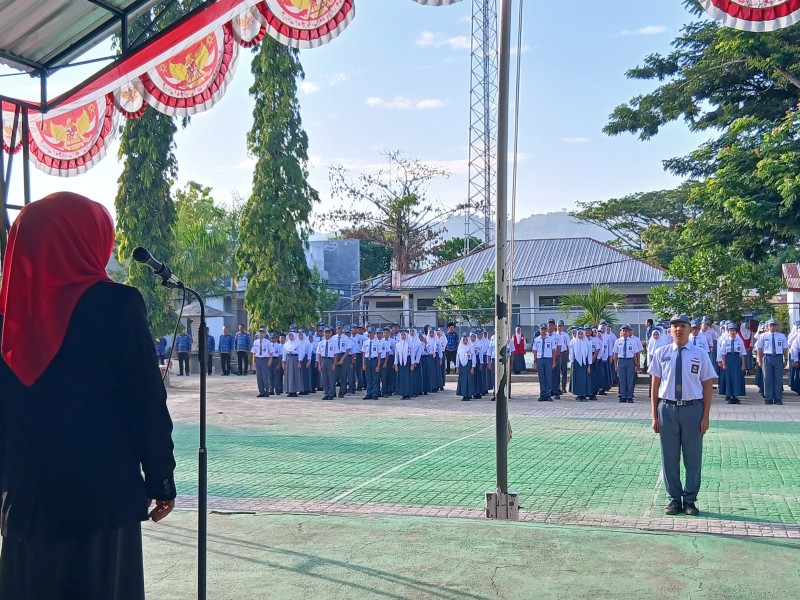 UPTD SMAN 1 Mamuju Gelar Upacara Peringatan Hari Kemerdekaan Indonesia