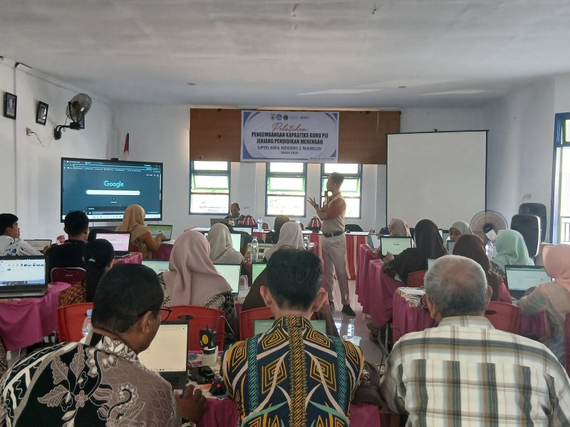 UPTD SMAN 1 Mamuju Gelar Pelatihan Pengembangan Kapasitas Guru Program Pendidikan Jarak Jauh